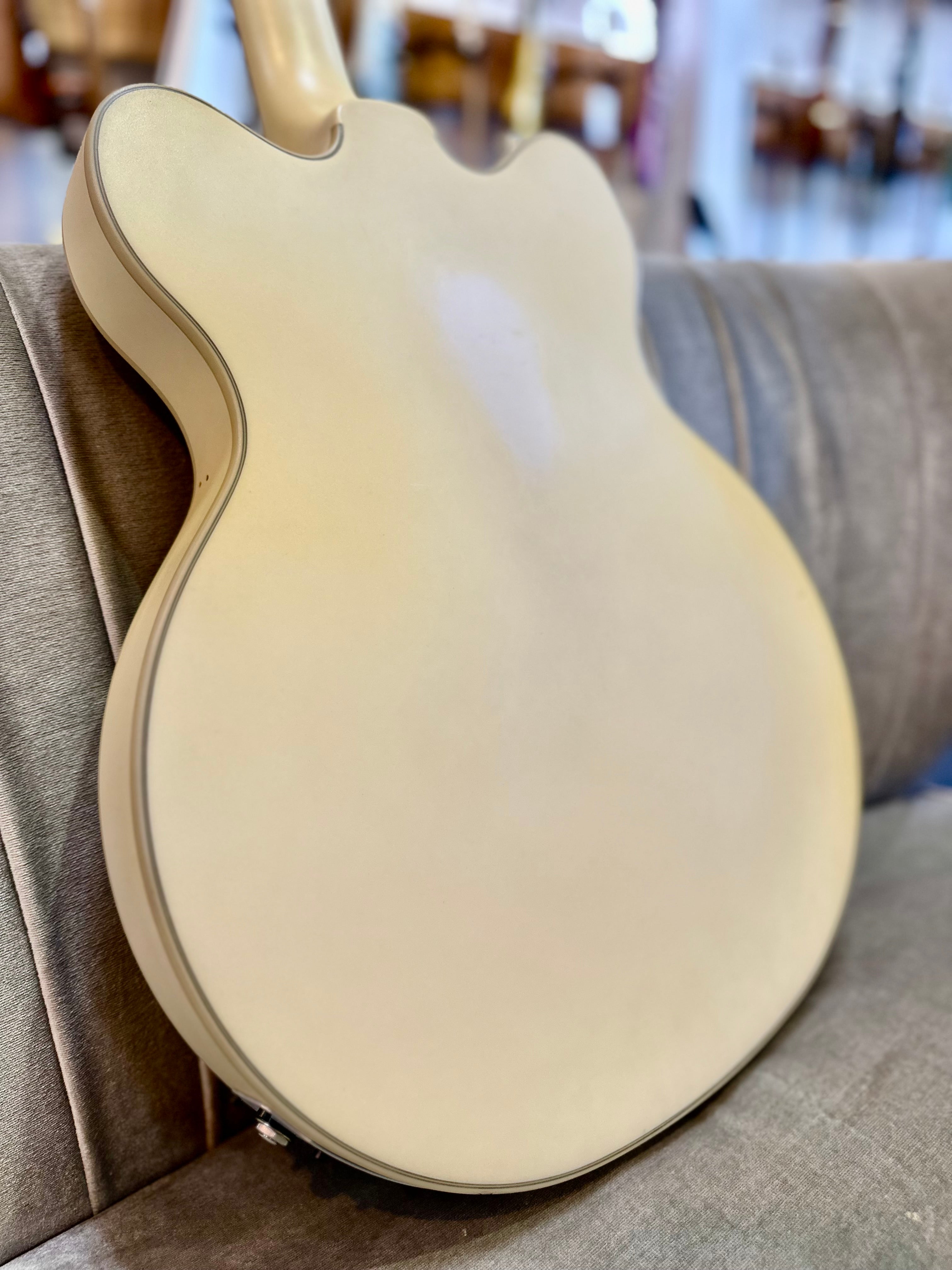 Gretsch | Leadbetter Rabid Dog Relic | G5422TG | Relic Vintage White Gretsch | Leadbetter Rabid Dog Relic | G5422TG | Relic Vintage White
